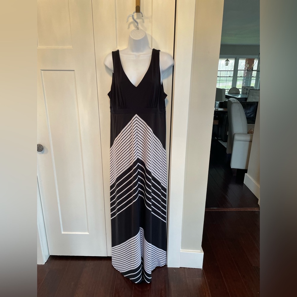 Chevron Pattern Maxi Dress. Black and white.